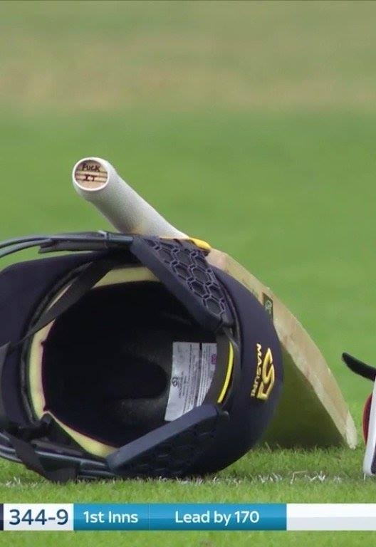 जोस बटलर ने ICC नियम के विरूद्ध बल्ले पर गाली लिखकर की बल्लेबाज़ी