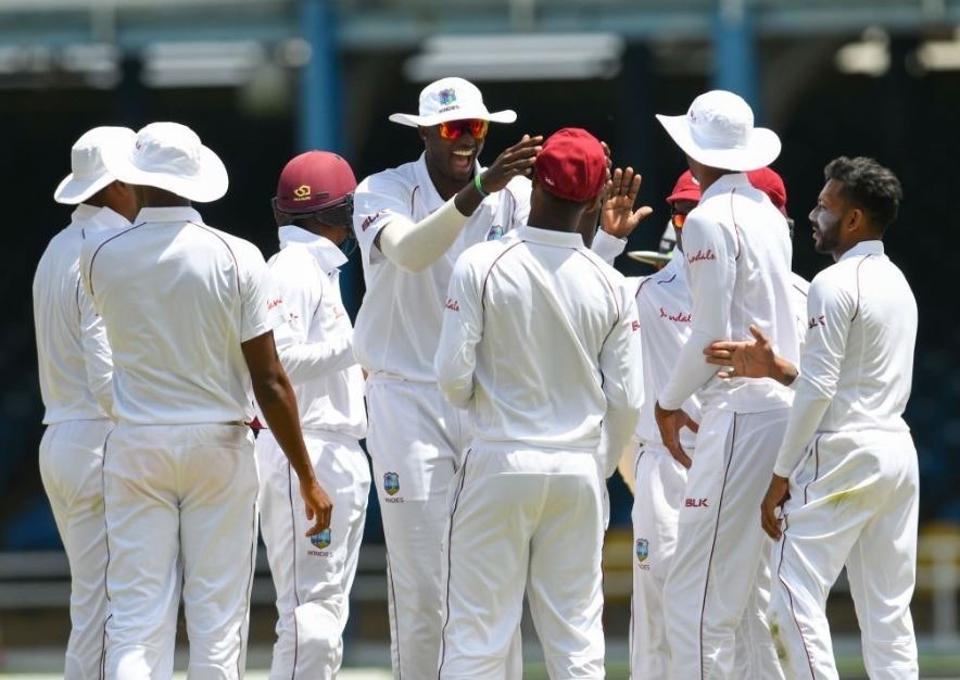 sri lanka struggle west indies on top in port of spain test WIvSL: बल्लेबाज़ों और गेंदबाज़ों के कमाल से वेस्टइंडीज़ ने हासिल की 360 रनों की बढ़त