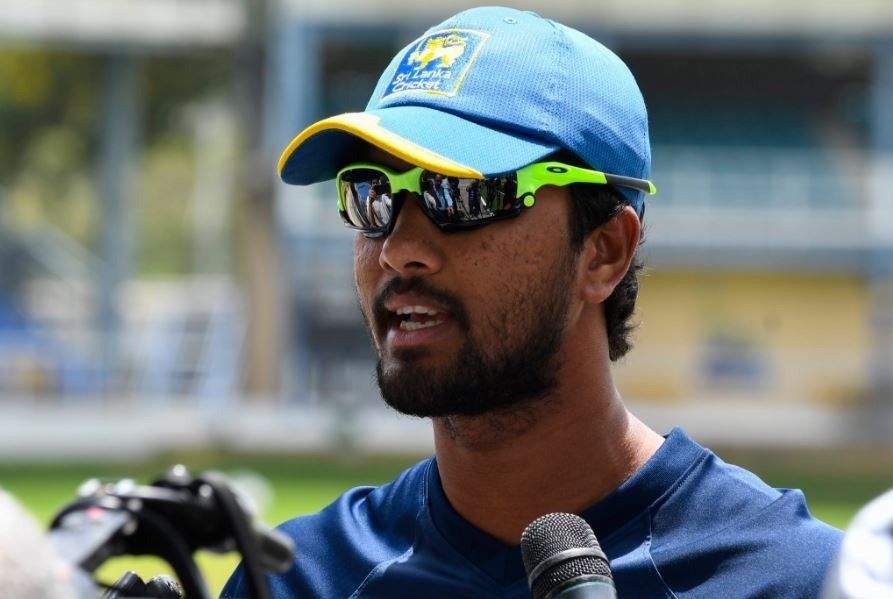 dinesh chandimal has been found guilty of attempting to alter the condition of the ball गेंद से छेड़खानी मामले में दिनेश चांदीमल दोषी, लगा एक टेस्ट का बैन
