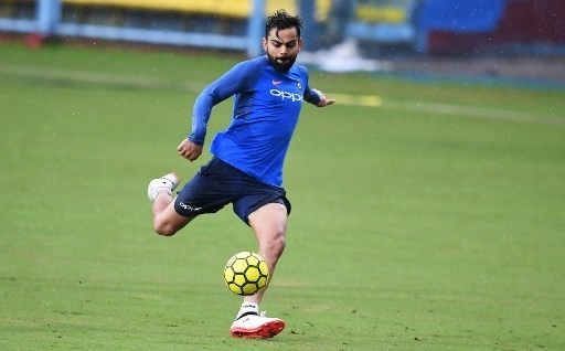 विराट कोहली दुनिया के सबसे ज्यादा कमाई करने वाले खिलाड़ियों में शामिल विराट कोहली दुनिया के सबसे ज्यादा कमाई करने वाले खिलाड़ियों में शामिल