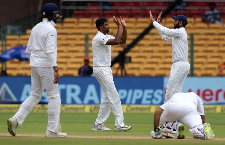 team india bowlers dominate the second session on day 2 as they bowl out afghanistan for 109 runs TEA INDvAFG: 109 रनों पर सिमटी अफगानिस्तान की टेस्ट क्रिकेट में पहली पारी