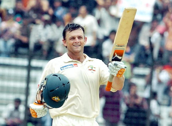 एडम गिलक्रिस्ट - अपनी बल्लेबाजी से टेस्ट क्रिकेट का इतिहास और भूगोल बदलने वाले एडम गिलक्रिस्ट उन खिलाड़ियों में शामिल रहे जो टेस्ट क्रिकेट का शतक नहीं लगा पाए. 1999 में टेस्ट क्रिकेट में डेब्यू करने वाले गिलक्रिस्ट ने 2008 में संन्यास ले लिया. लेकिन अपने छोटे से करियर में वो भविष्य के कई खिलाड़ियों के आदर्श बन गए जिनमें धोनी और ऋषभ पंत जैसे खिलाड़ी भी शामिल हैं. गिलक्रिस्ट ने कुल 96 टेस्ट खेले जिसमें 47.60 के बेहतरीन औसत के साथ 5570 रन बनाए. अपने करियर में गिलक्रिस्ट ने 17 शतक और 26 अर्द्धशतक शामिल थे. एक समय उनके नाम सबसे तेज दोहरे शतक का भी रिकॉर्ड था.