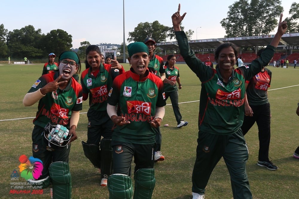 womens asia cup final bangladesh beat india by 3 wicket एशिया कप: बांग्लादेश का तोड़ नहीं ढूंढ पाई टीम इंडिया, रोमांचक फाइनल में मिली तीन विकेट से हार