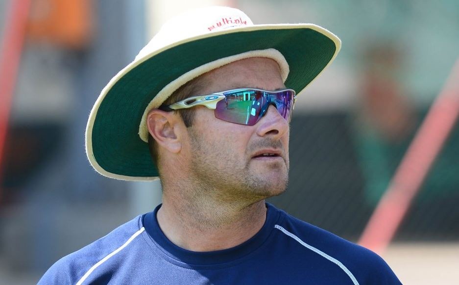 दूसरे नंबर पर साउथ अफ्रीका के मार्क बाउचर हैं. बाउचर ने वनडे में कुल 402 पकड़े हैं.