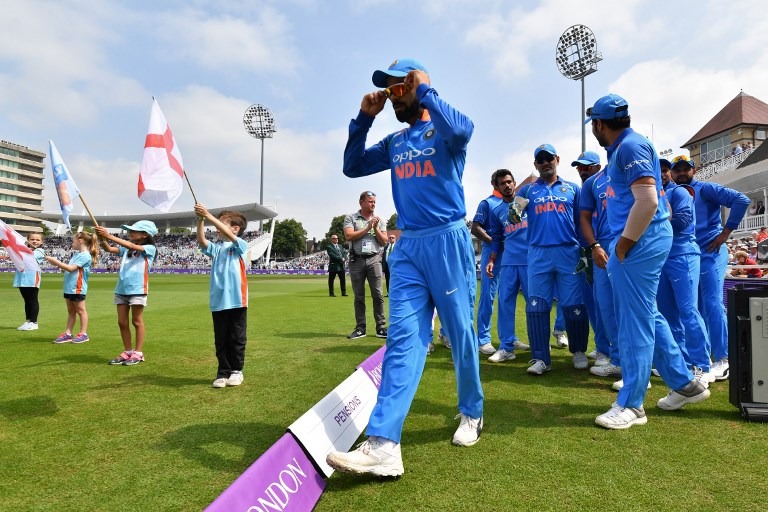 दोस्त के फंक्शन में पहुंची 'धोनी फैमिली', लेकिन युवराज का ये बदला रूप देखकर चौंक जाएंगे!