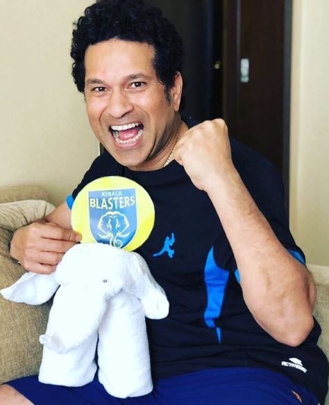 
मुलाकात की इस कड़ी में सचिन सबसे पहले बॉलीवुड के किंग कहे जाने वाले शाहरुख खान से मिले.