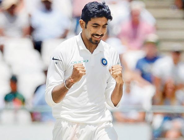 चयनकर्ताओं ने तीन टेस्ट मैचों की सीरीज के लिए 18 खिलाड़ियों को चुना है जिसमें चार तेज गेंदबाज, तीन स्पिनर और दो विकेटकीपर हैं. 

दूसरी तरफ तेज गेंदबाज जसप्रीत बुमराह की टीम में वापसी हुई है, जबकि भुवनेश्वर कुमार चोट की वजह से टीम से बाहर हैं. 