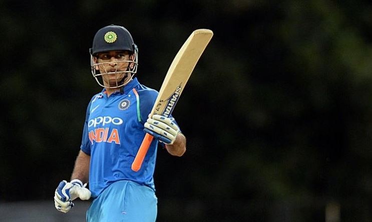 300 कैच लेने वाले भारत के पहले विकेटकीपर बने धोनी