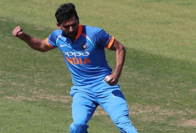 ऑल-राउंडर दीपर चाहर और क्रुणाल पांड्या इस समय इंडिया ए टीम के साथ इंग्लैंड में ही ट्राई सीरीज़ खेल रहे हैं. जिसमें इन दोनों खिलाड़ियों ने शानदार प्रदर्शन किया है.