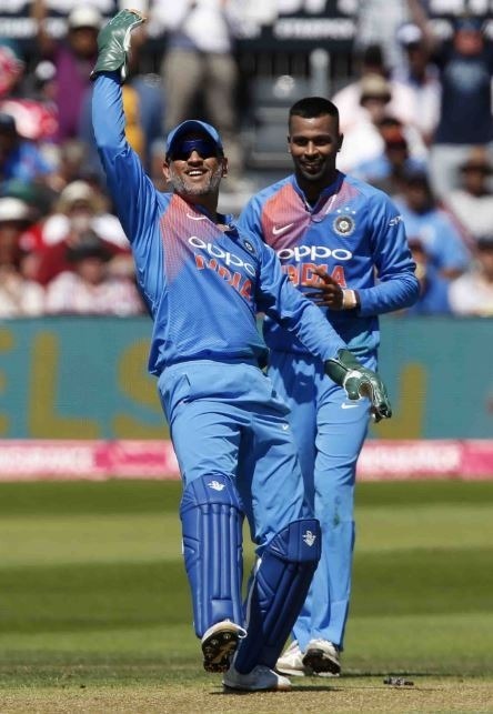 तीन मैचों में धोनी के नाम दर्ज हुए चार बड़े रिकॉर्ड