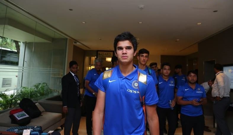 टीम इंडिया की जर्सी में पहली बार नजर आए अर्जुन तेंदुलकर