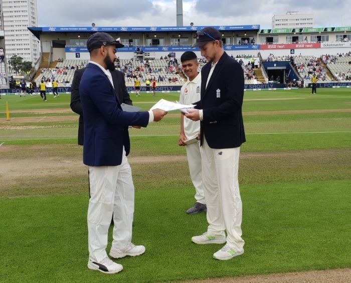 team england win the toss decide to bat first TOSS 4th Test INDvsENG: इंग्लैंड ने जीता टॉस, कोहली की कप्तानी में पहली बार दिखी ऐसी टीम