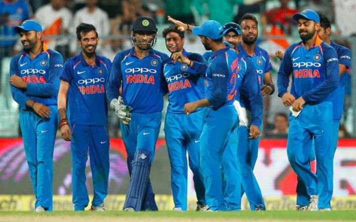 धोनी ने भारत के लिए साल 2004 में अपना डेब्यू किया था, जिसके बाद से वो लगातार टीम इंडिया के लिए खेलते जा रहे हैं. 