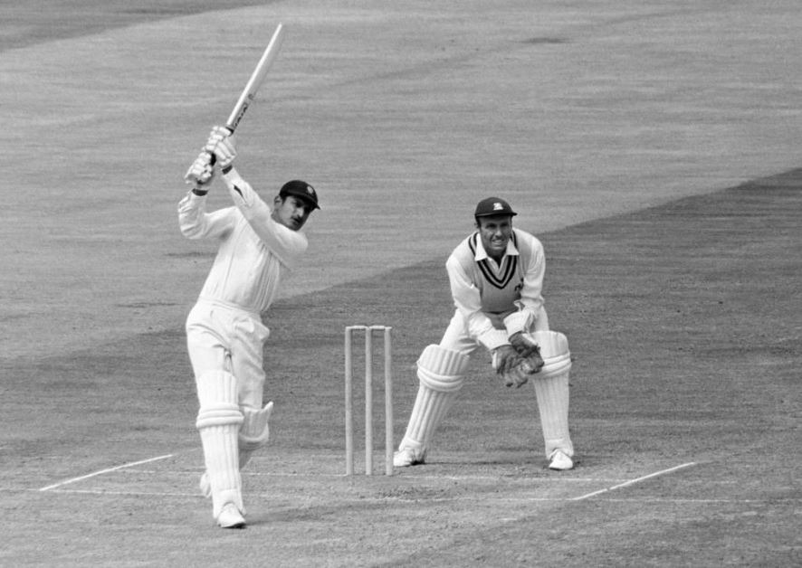 देश से बाहर पहली बार जीत का परचम लहराने वाले भारतीय क्रिकेट टीम के पूर्व कप्तान अजीत वाडेकर (77) नहीं रहे. उन्होने बुधवार को मुंबई स्थित जसलोक हॉस्पिटल व रिसर्च सेंटर में अंतिम सांस ली.