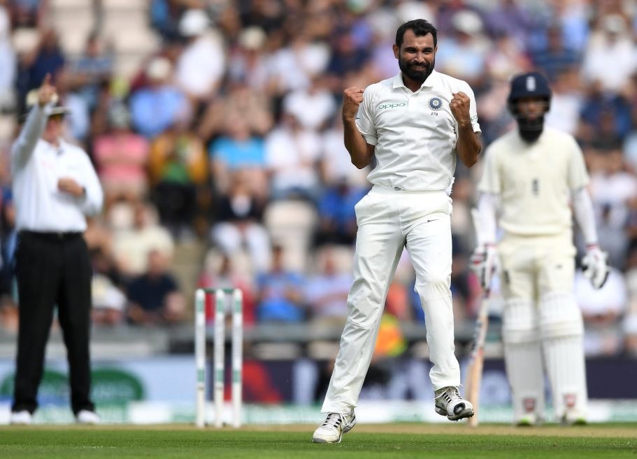 पहली बार किसी टेस्ट सीरीज़ में सभी पांच भारतीय गेंदबाज़ों ने 10 या उससे अधिक विकेट चटकाए हों. 