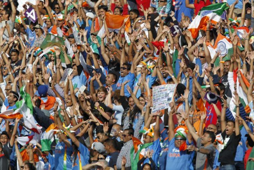 2004 में पांच वनडे और तीन टेस्ट मैचों की ऐतिहासिक सीरीज खेलने पाकिस्तान जा रही सौरव गांगुली की टीम इंडिया को अटल बिहारी वाजपेयी ने अपने आवास पर बुलाया और उन्हें एक बैट गिफ्ट किया. उस बल्ले पर एक ऐसा मैसेज लिखा था जिसने करोड़ों पाकिस्तानियों का दिल जीत लिया.