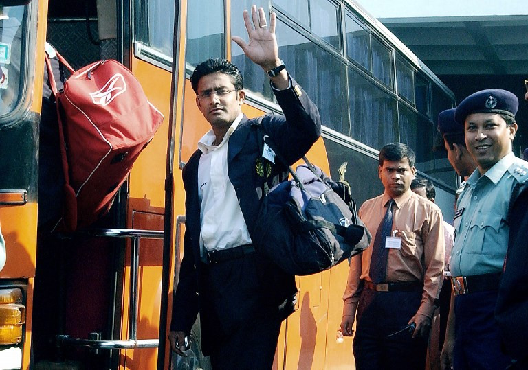 आज भले ही भारत और पाकिस्तान के बीच किसी भी प्रकार की क्रिकेट सीरीज़ के लिए जगह ना हो लेकिन आज से 14 साल पहले पीएम अटल बिहारी की पहल पर ही भारतीय टीम लगभग 14 सालों के बाद पाकिस्तान में क्रिकेट सीरीज़ खेलने गई थी.