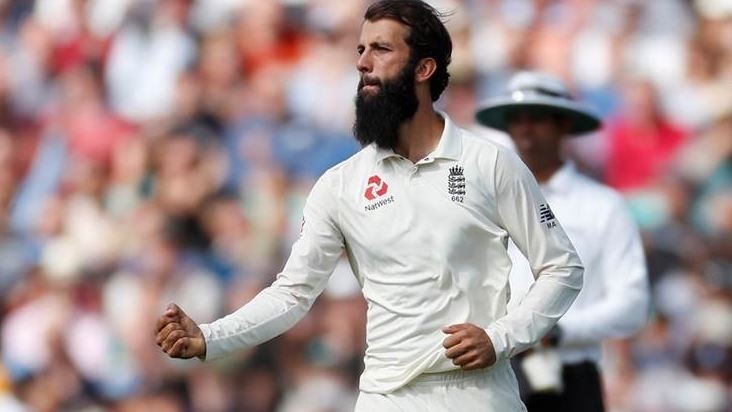 moeen ali surprises yorkshire batsman with pace bowling in county game स्पिन से तेज गेंदबाज बने मोइन अली