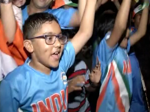 Asia Cup 2018: फाइनल में टीम इंडिया की जीत के बाद दुबई से लेकर कानपुर तक फैंस ने मनाया जश्न