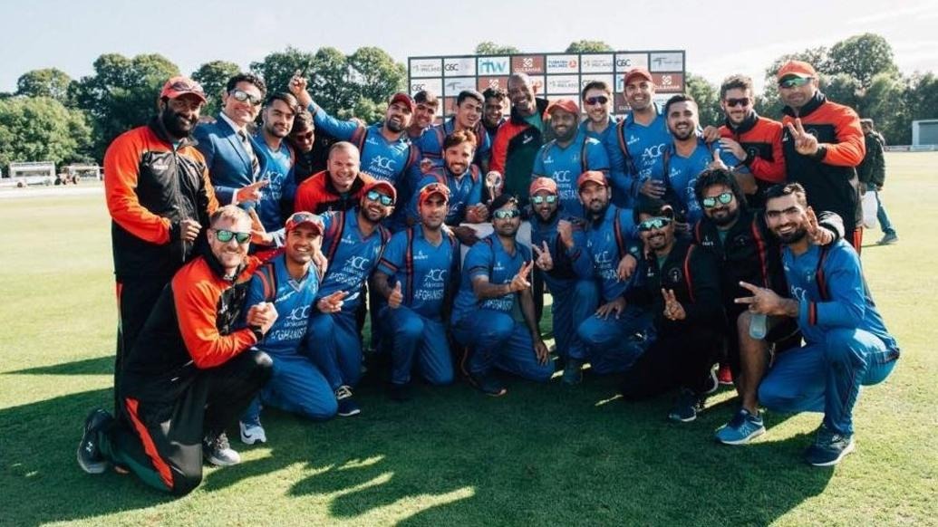 इस टूर्नामेंट में रनों का पहाड़ बनना तय है क्योंकि यूएई की जिन पिचों में पर ये टूर्नामेंट खेला जाना है वहां पर बल्लेबाज़ों के लिए खास मदद होगी. इस बार एशिया कप में कुछ नई टीमें और नई खिलाड़ी उबरकर आ सकते हैं.