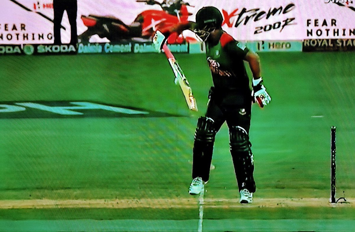 asia cup sri lanka vs bangladsh tamim iqbal batted with broken hand टूटे हाथ के साथ बल्लेबाजी करने उतरे तमीम, जीता सबका दिल