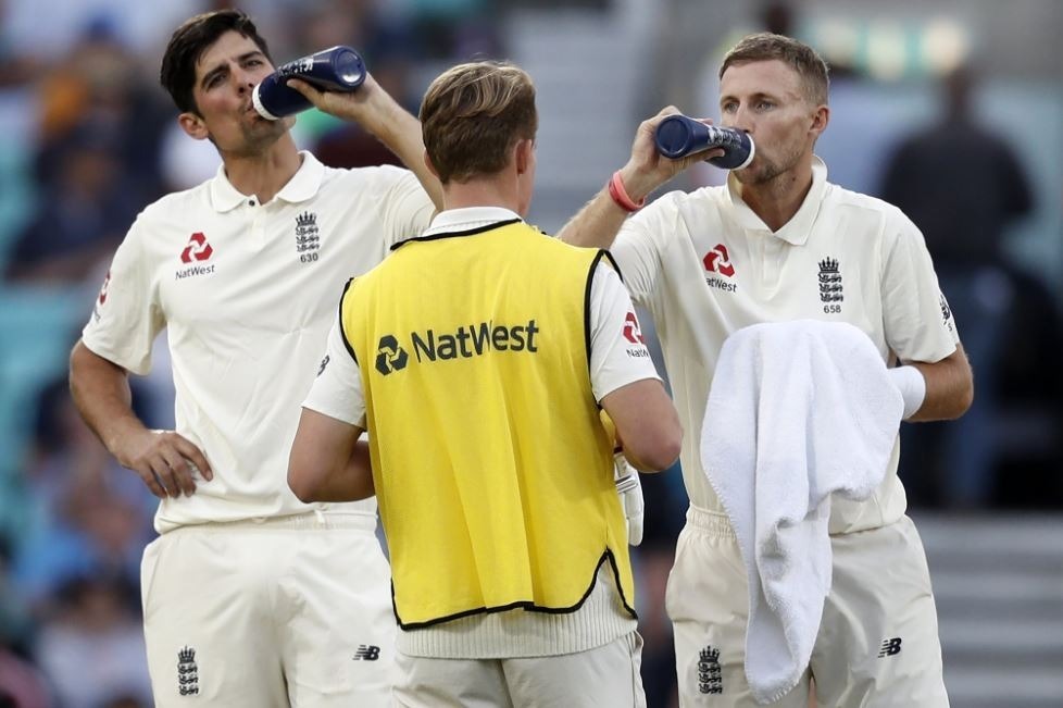 england vs india 5th test 3rd day live score card and cricekt news update ENG vs IND 5th TEST: तीसरे दिन के स्टंप्स तक इंग्लैंड को मिली 154 रनों की बढ़त, एलिस्टर कुक और जो रूट ने संभाली पारी