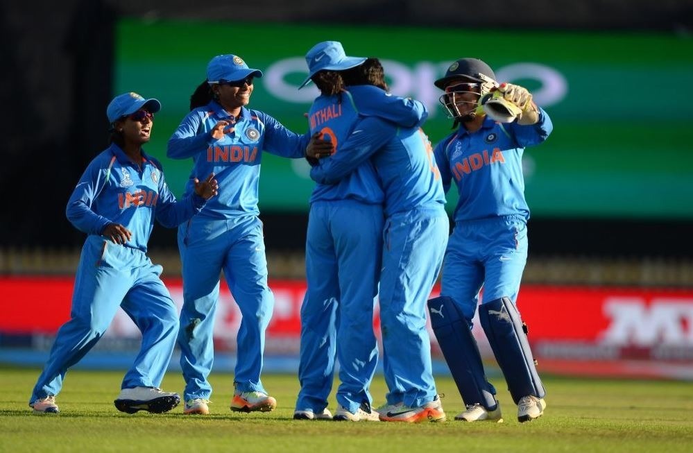 first t20i poonam yadav spins india to a 13 run victory over sri lanka टी-20 सीरीज में भारत की धमाकेदार शुरूआत, पहले मैच में श्रीलंका को 13 रनों से दी मात