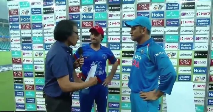 india vs pakistan asia cup 2018 watch ms dhoni indirectly blames umpires wrong decision for the tie INDvsAFG एशिया कप 2018: WATCH: मैच टाई होने के लिए धोनी ने अंपायरों को माना जिम्मेदार