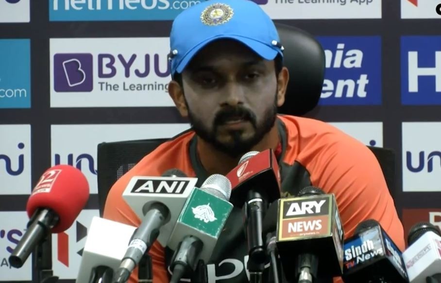 INDvsPAK एशिया कप 2018: अगर मैं गेंदबाज़ बनने की कोशिश करूंगा तो जो है वो भी खो दूंगा: केदार जाधव