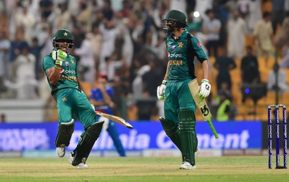 pakvsafg asia cup pakistan beat afghanistan by 3 wickets in last over thriller PAKvsAFG एशिया कप 2018: आखिरी ओवर में अनुभवी शोएब मलिक ने दिलाई पाकिस्तान को 3 विकेट से जीत