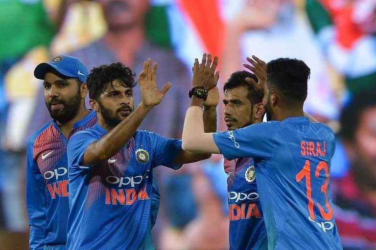 BREAKING: चोटिल होकर एशिया कप से बाहर हुए पांड्या, शार्दुल ठाकुर और अक्षर पटेल asia cup 2018 shardul thakur ruled out groin injury while axar patel has suffered a thumb injury source BREAKING: चोटिल होकर एशिया कप से बाहर हुए पांड्या, शार्दुल ठाकुर और अक्षर पटेल