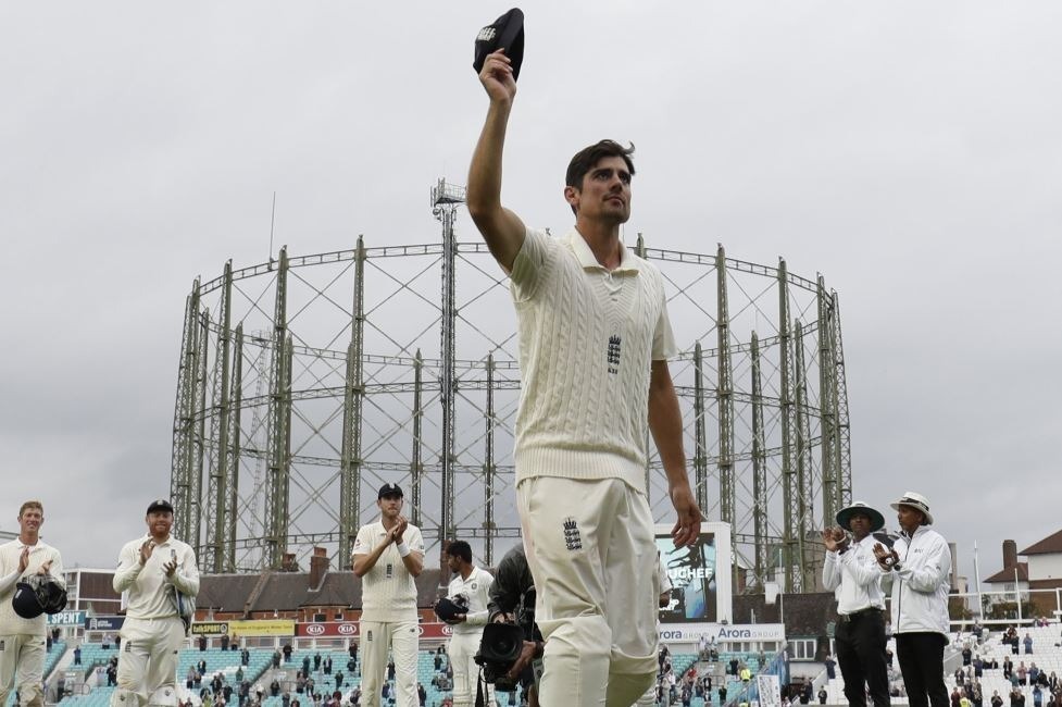 englands star alastair cook became emotional in farewell test अपने विदाई टेस्ट में भावुक हुए इंग्लैंड के स्टार एलिस्टर कुक