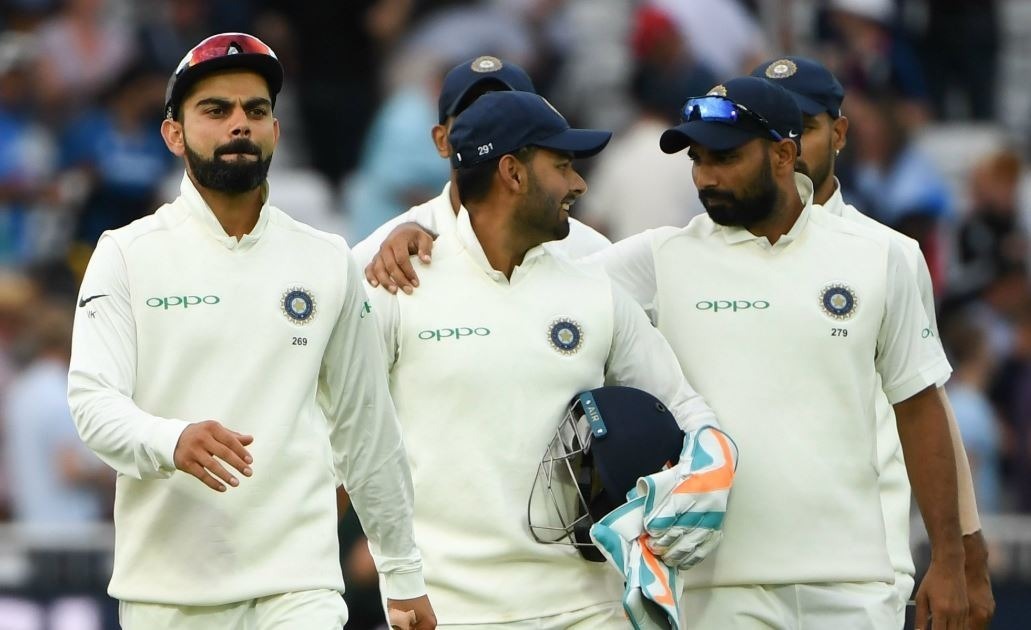 blog on team indias poor performance on day 2 of fifth test BLOG: जब रन बनते नहीं तो लुटाती क्यों है टीम इंडिया?