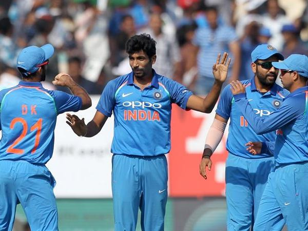 
भारत की ओर से सबसे अधिक विकेट लेने वाले जसप्रीत बुमराह इस लिस्ट में तीसरे नंबर पर हैं. बुमराह सिर्फ तीन मैच खेले जिसमें उन्होंने सात विकेट झटके. तो ऐसे में फाइनल मुकाबले के दौरान  रहमान और बुमराह के पास मौका होगा टूर्नामेंट में सबसे अधिक विकेट लेने का.