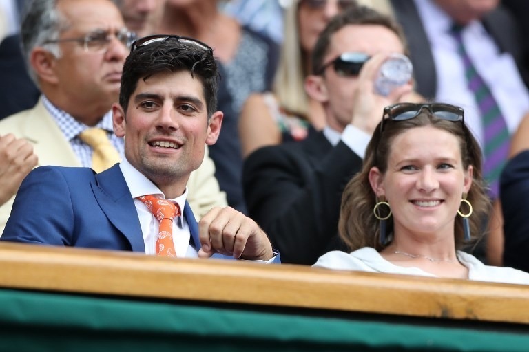 alastair cook in talks for swift move to commentary box क्रिकेट की पिच पर रनों के पहाड़ के बाद अब कमेंट्री में हाथ आजमाना चाहते हैं कुक