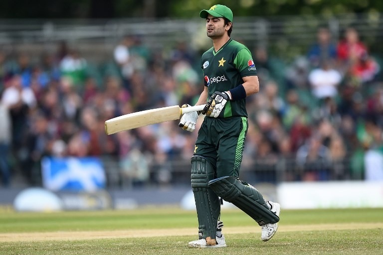 pakistan batsman ahmed shehzad banned for four months for positive test पीसीबी ने अहमद शहजाद पर लगाया चार महीने का बैन