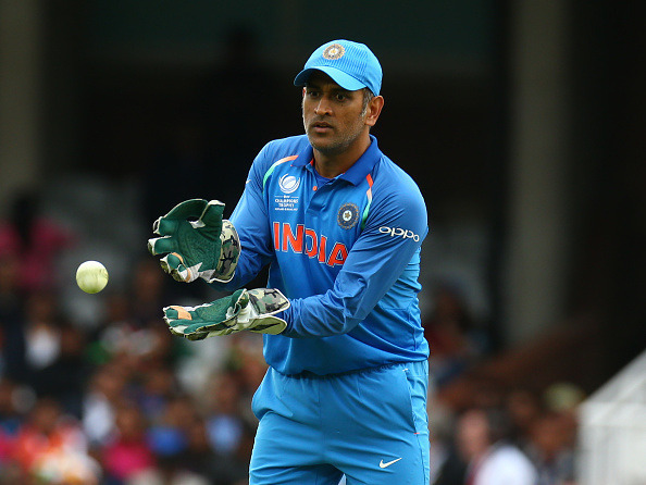 धोनी ने पलटा चीफ सेलेक्टर का फैसला, नहीं खेलेंगे विजय हजारे ट्रॉफी national selectors left red faced as ms dhoni refuses to play for jharkhand in quarters धोनी ने पलटा चीफ सेलेक्टर का फैसला, नहीं खेलेंगे विजय हजारे ट्रॉफी