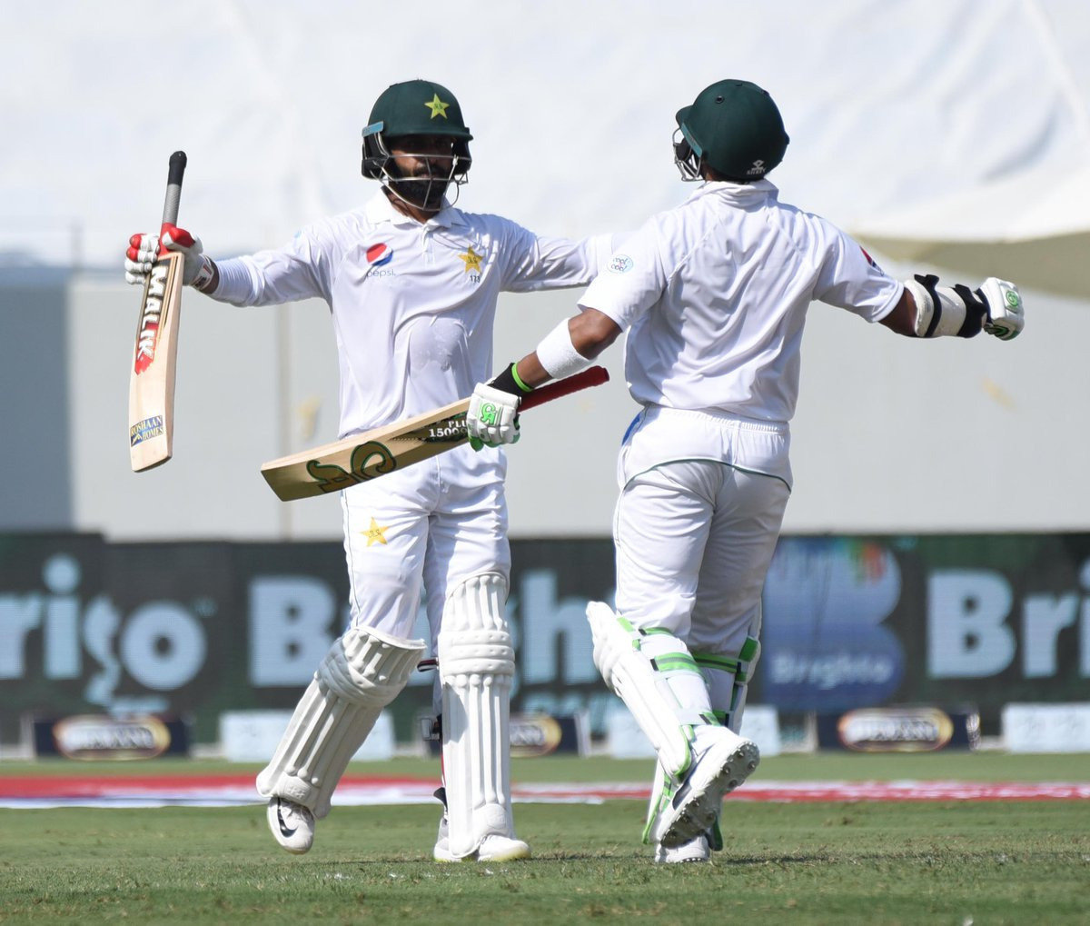 PAK vs AUS: हफीज के शतक के बाद बड़े स्कोर की ओर पाकिस्तान