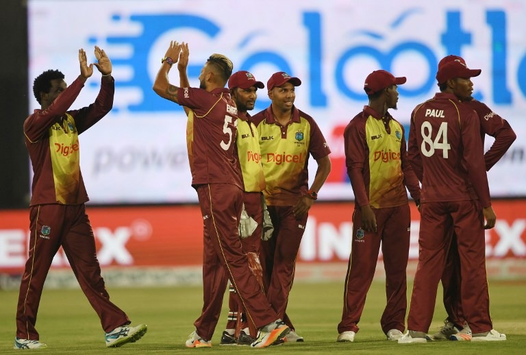 दो मैचों की टेस्ट सीरीज़ के पहले मुकाबले को गंवाकर के बाद ही वेस्टइंडीज़ की टीम ने वनडे और टी20 सीरीज़ के लिए टीम का एलान कर दिया है.