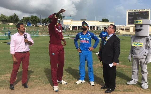 ind vs wi 1st odi toss ind vs wi toss live cricket updates india vs west indies ball by ball live cricket scores and match updates IND vs WI, 1st ODI- TOSS: भारत ने जीता टॉस, वेस्टइंडीज को दिया पहले बल्लेबाजी का न्योता