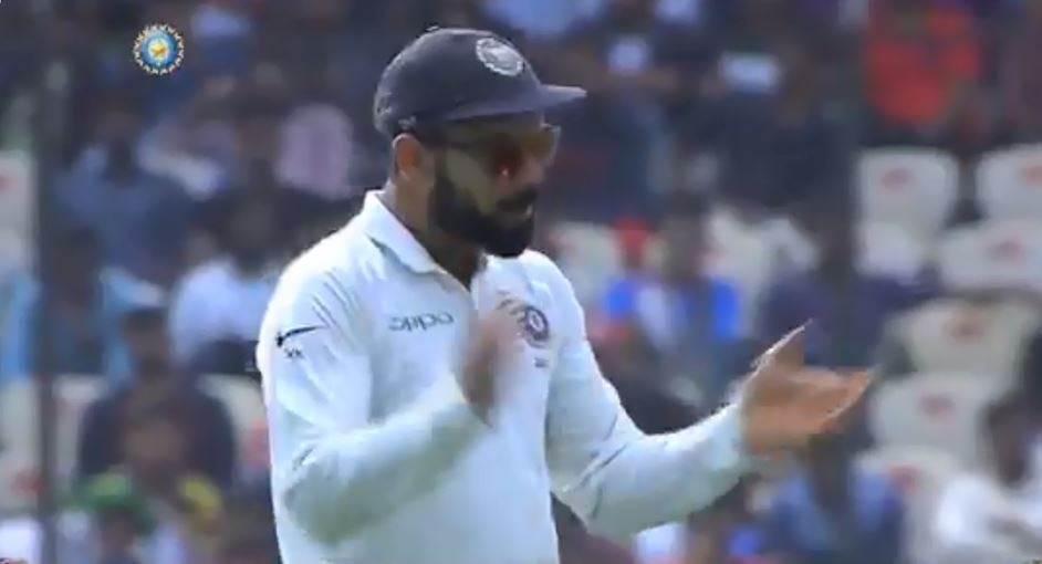 virat kohli asks fans to cheer for indian team bowlers in 2nd test WATCH: गुमसुम माहौल में मैदान पर विराट ने भर दिया फैंस में जोश