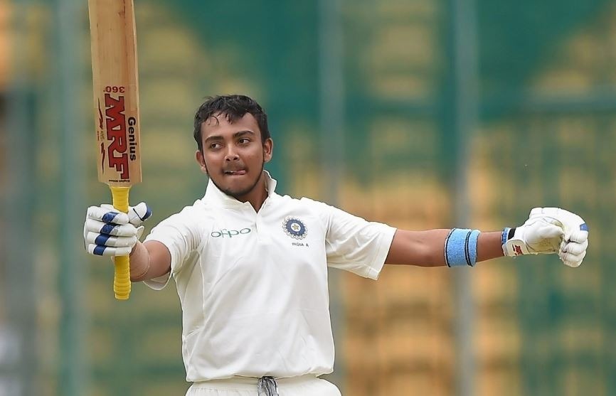 record prithvi shaw became 27th indian debutant to score haif century on his debut RECORD: डेब्यू पारी में अर्धशतक लगाने वाले 27वें भारतीय बने पृथ्वी शॉ