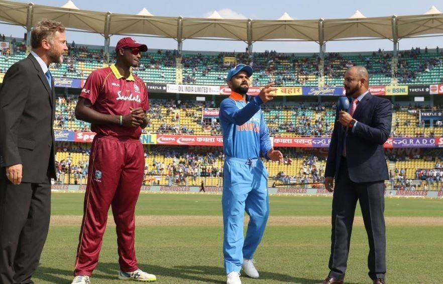 team india win the toss decide to bat first India vs West Indies TOSS Report: टीम इंडिया ने टॉस जीतकर चुनी पहले बल्लेबाज़ी, कुलदीप की वापसी