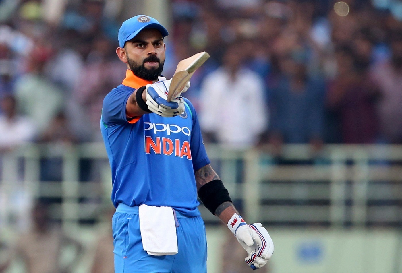 virat kohli becomes the first indin to make three tons in a row वनडे में शतकों की हैट्रिक लगाने वाले पहले भारतीय बने विराट कोहली