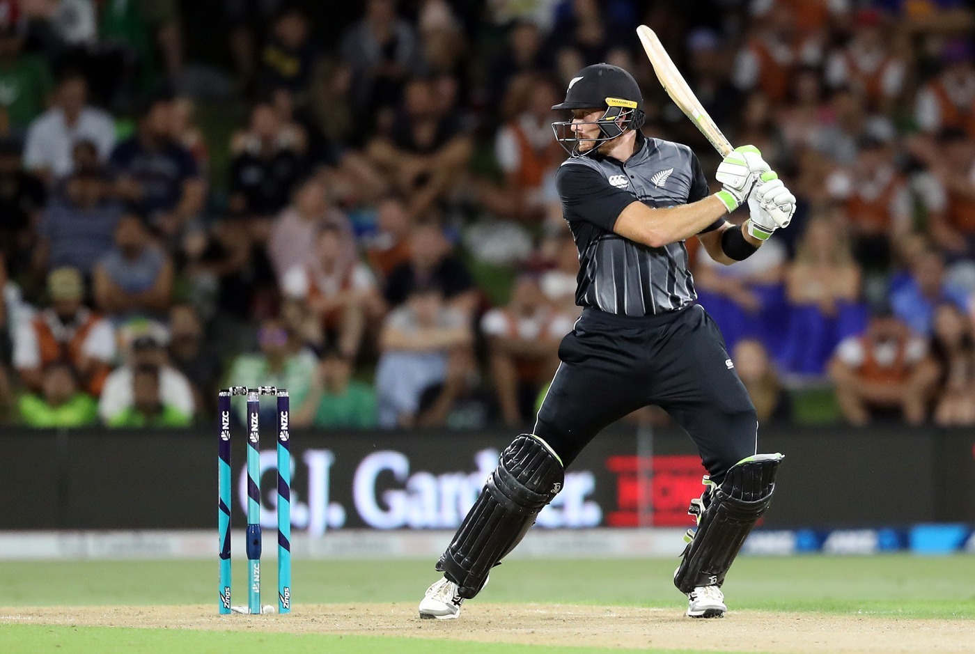 guptill out of pakistan series with calf injury पाकिस्तान के खिलाफ यूएई दौरे से बाहर हुए मार्टिन गप्टिल