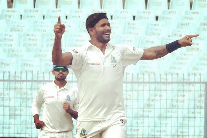 रणजी ट्रॉफी: बंगाल के विशाल स्कोर के जवाब में लड़खड़ाई मध्यप्रदेश की पारी