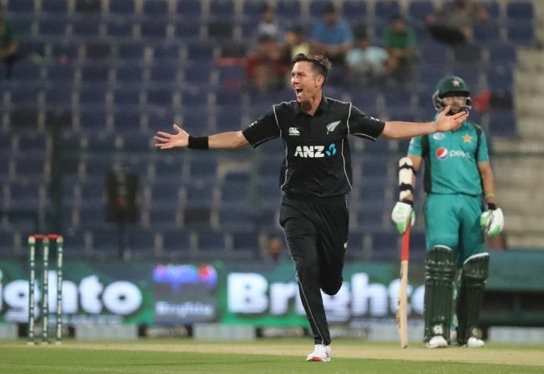 1st odi trent boult hat trick fuels new zealands win over pakistan PAK vs NZ, 1st ODI: पाकिस्तान पर कहर बनकर टूटे ट्रेंट बोल्ट, न्यूजीलैंड को दिलाई शानदार जीत