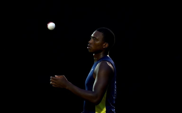 घुटने में चोट की वजह से तीन महीने के लिए मैदान से बाहर लुंगी एनगिदी