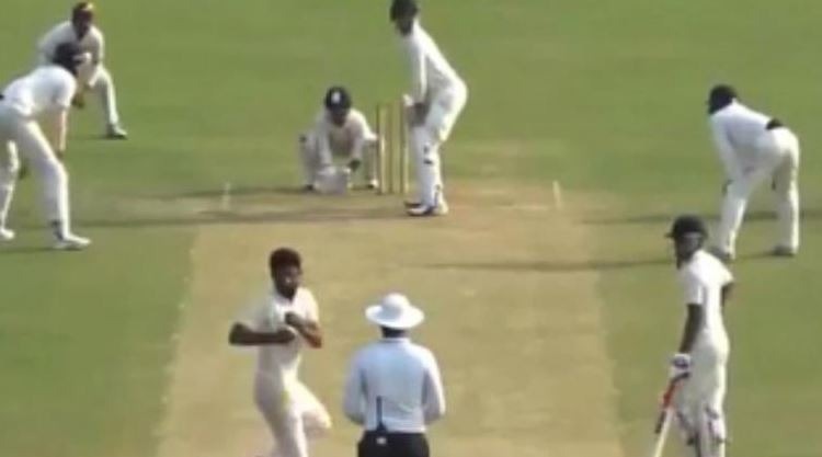 u 23 bowler shiva singhs 360 degree turn hogs limelight गेंदबाज ने डाली 360 डिग्री गेंद, अंपायर ने दी डेड बॉल