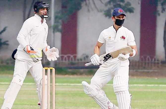 ranji trophy group a 2nd day round up रणजी का रोमांच: मुंबई के विशाल स्कोर के सामने लड़खड़ाई रेलवे की पारी